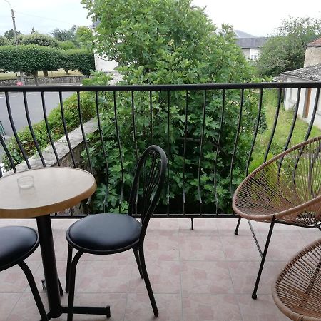 Ferienwohnung Meubles De Tourisme Le Trianon Et Le Petit Trianon Saint-Junien Exterior foto