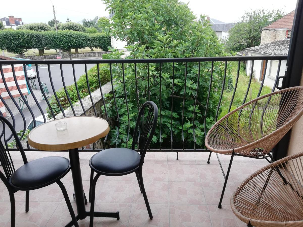 Ferienwohnung Meubles De Tourisme Le Trianon Et Le Petit Trianon Saint-Junien Exterior foto